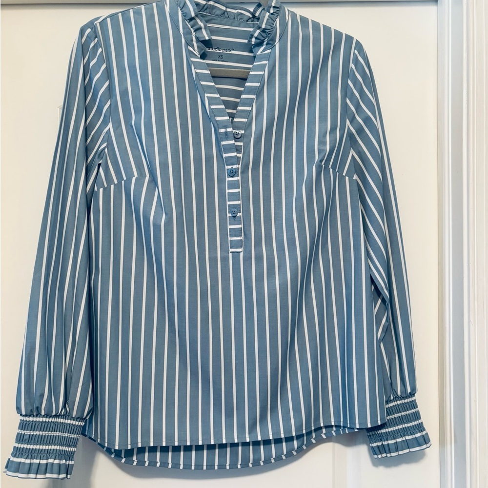 NWOT Studio Park × Amy Stran Ruffle Collar Smocked Cuff Henley Shirt X-Small